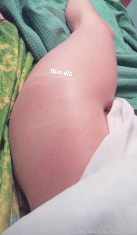 Nacktes geleaktes OnlyFans-Foto von Esmeraldamentee