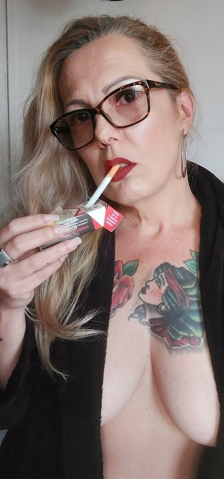 Lady.smoker.queen