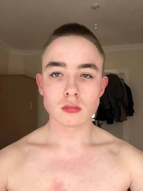 Nacktes geleaktes OnlyFans-Foto von Lb