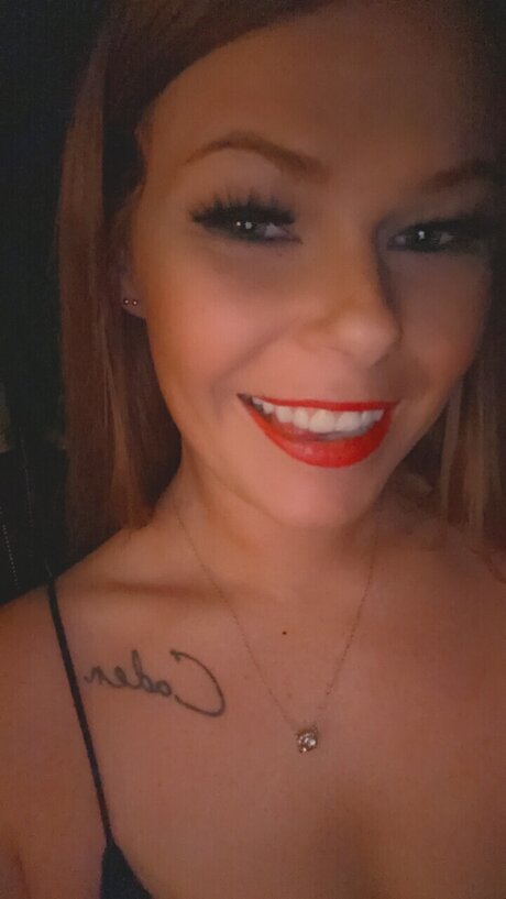 Nacktes geleaktes OnlyFans-Foto von Xxredheadqueenxx
