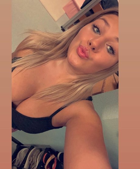 Nacktes geleaktes OnlyFans-Foto von Mackenzie Spohn