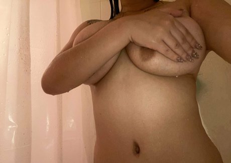 Nacktes geleaktes OnlyFans-Foto von Asianbabymoon