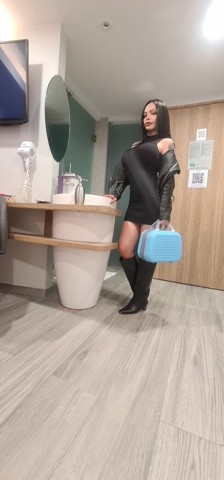 Nacktes geleaktes OnlyFans-Foto von Nicol Loveee