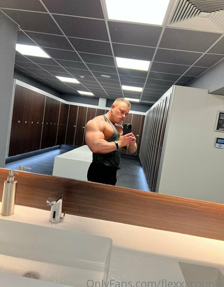 Nacktes geleaktes OnlyFans-Foto von Flexxxcouple