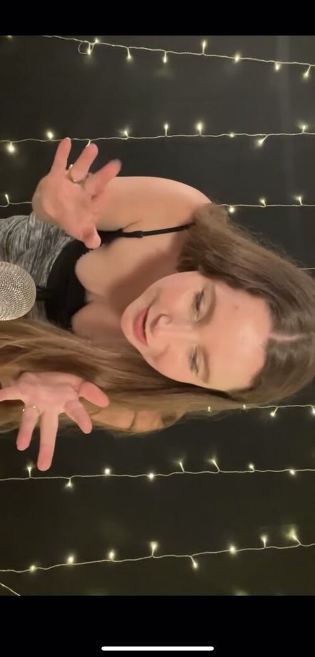 Nacktes geleaktes OnlyFans-Foto von Kelly Belly Asmr