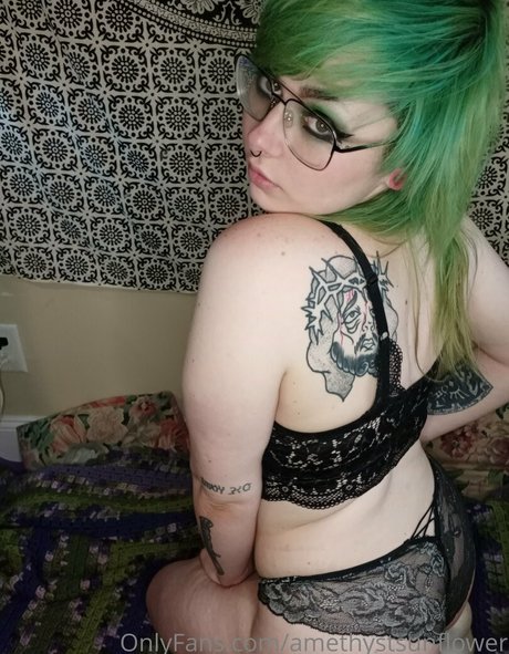 Nacktes geleaktes OnlyFans-Foto von Amethystsunflower