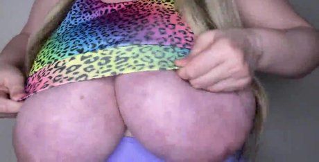 Nacktes geleaktes OnlyFans-Foto von Busty Chloeuk