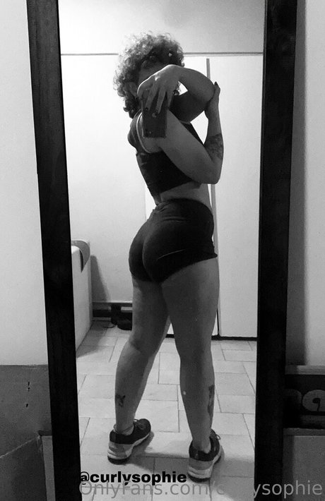 Nacktes geleaktes OnlyFans-Foto von Curlysophie
