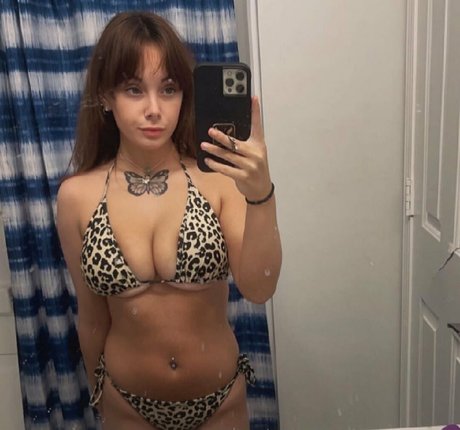 Nacktes geleaktes OnlyFans-Foto von Brina Baby