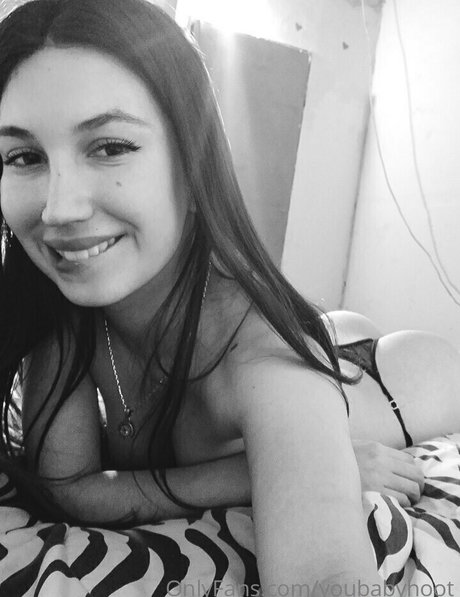 Nacktes geleaktes OnlyFans-Foto von Youbabyhoot