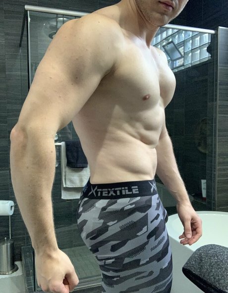 Nacktes geleaktes OnlyFans-Foto von Justingains