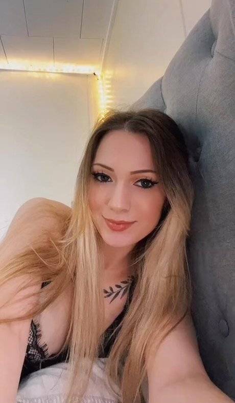 Nacktes geleaktes OnlyFans-Foto von Little Momma