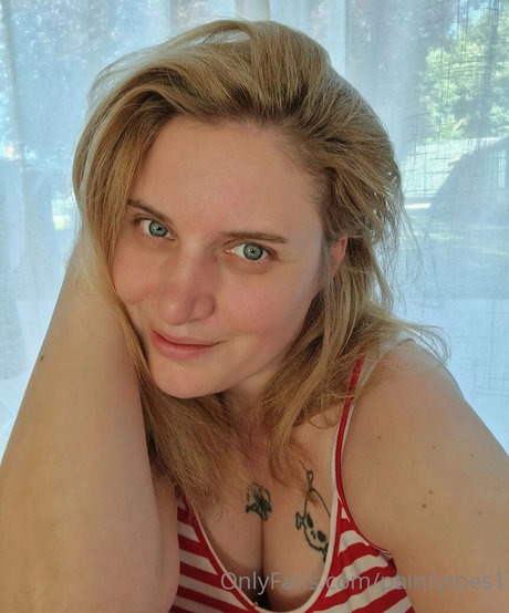Nacktes geleaktes OnlyFans-Foto von Paintytoes1