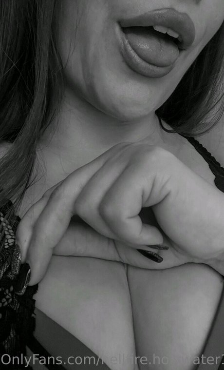 Nacktes geleaktes OnlyFans-Foto von Hellfireholywater111
