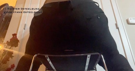 Nacktes geleaktes OnlyFans-Foto von Steelbunz