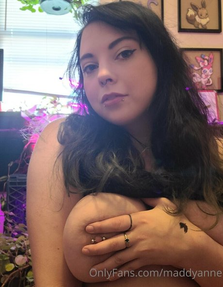 Nacktes geleaktes OnlyFans-Foto von Madianne