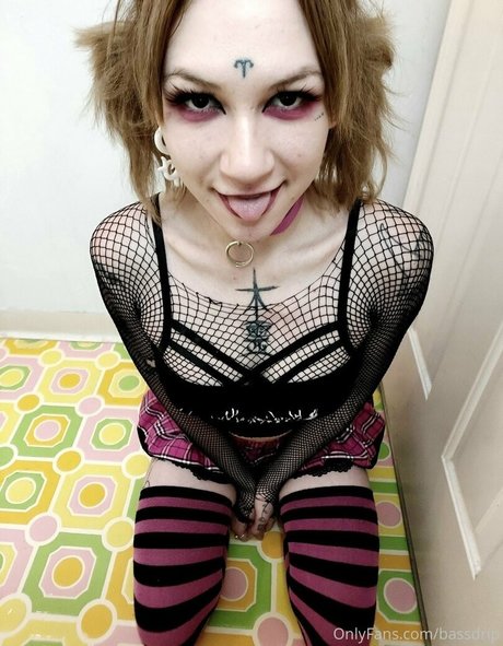 Nacktes geleaktes OnlyFans-Foto von Bassdrip