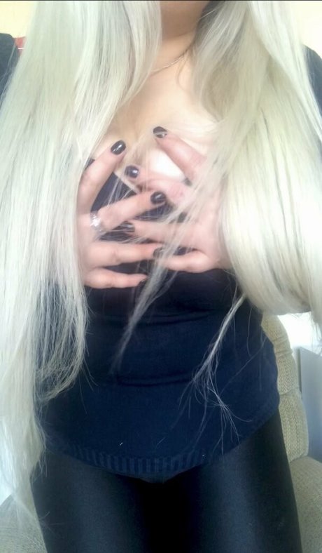 Nacktes geleaktes OnlyFans-Foto von Curvaceousbarbie