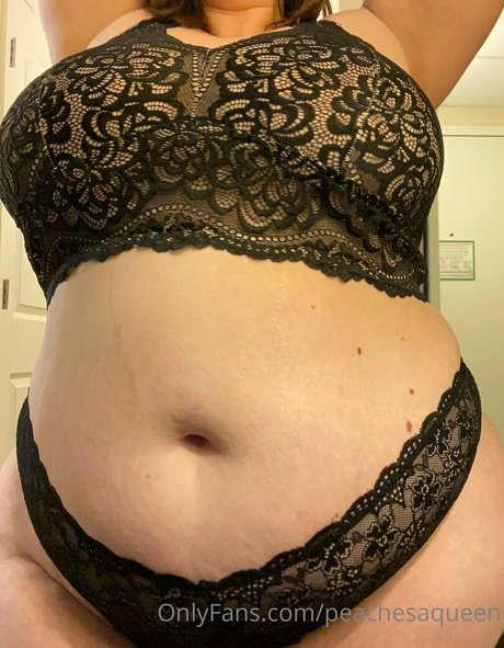 Nacktes geleaktes OnlyFans-Foto von Peachesaqueen