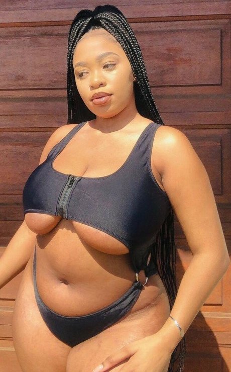 Nacktes geleaktes OnlyFans-Foto von Bassiemok