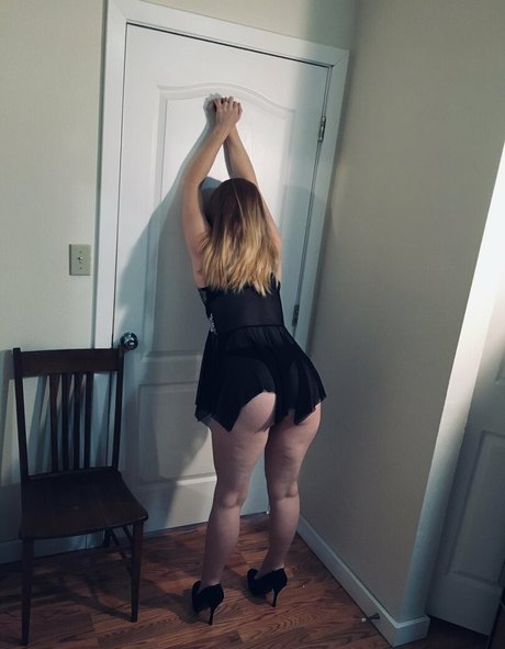 Nacktes geleaktes OnlyFans-Foto von Momsdoor