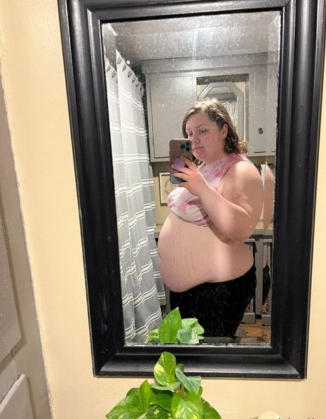Nacktes geleaktes OnlyFans-Foto von Gothbelly