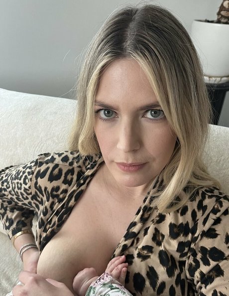 Nacktes geleaktes OnlyFans-Foto von Liminal Mommy