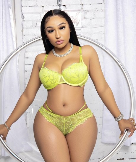 Nacktes geleaktes OnlyFans-Foto von Ella Bandz