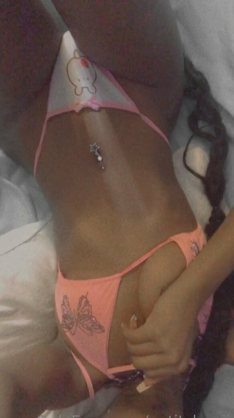 Nacktes geleaktes OnlyFans-Foto von Petitchepii