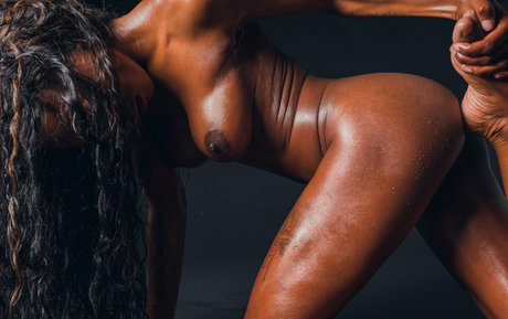 Nacktes geleaktes OnlyFans-Foto von Mimi Desuka
