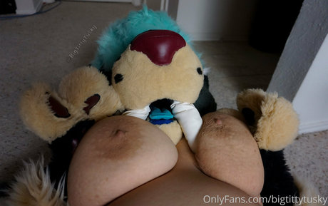 Nacktes geleaktes OnlyFans-Foto von Bigtittytusky