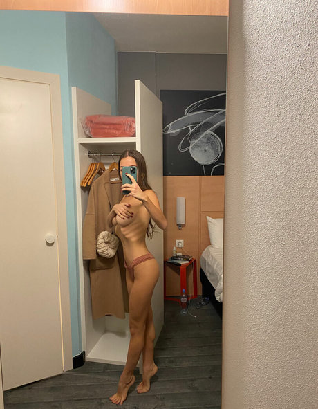 Nacktes geleaktes OnlyFans-Foto von Sasha Shenderey