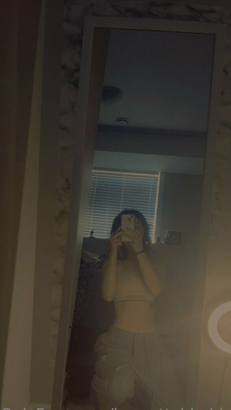 Nacktes geleaktes OnlyFans-Foto von Brunettebhabie