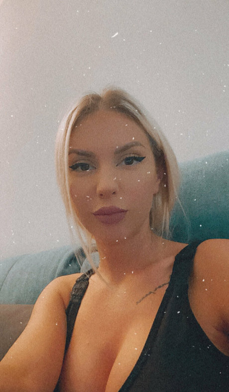 Nacktes geleaktes OnlyFans-Foto von Tonnia