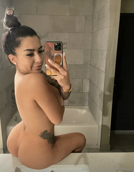 Nacktes geleaktes OnlyFans-Foto von Angeliquelesperance