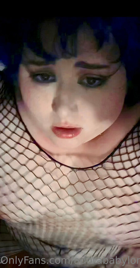 Nacktes geleaktes OnlyFans-Foto von Adorababylon