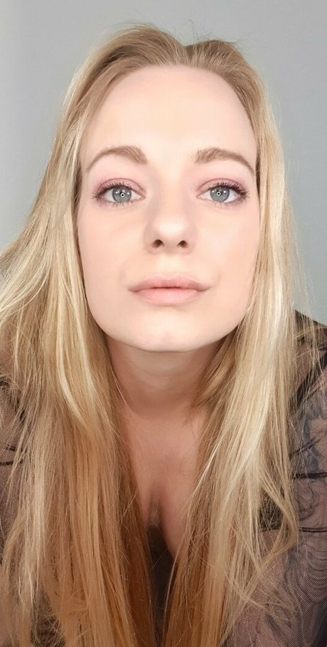 Nacktes geleaktes OnlyFans-Foto von Sweetmiaxxx