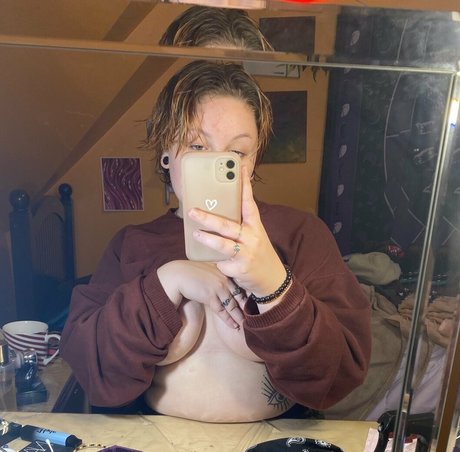 Nacktes geleaktes OnlyFans-Foto von Sativasunshinefree