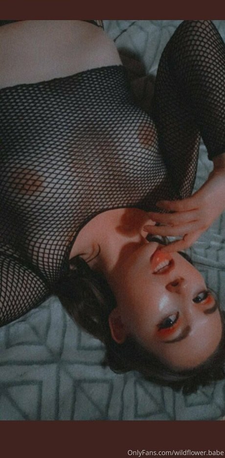 Nacktes geleaktes OnlyFans-Foto von Wildflowerbabe