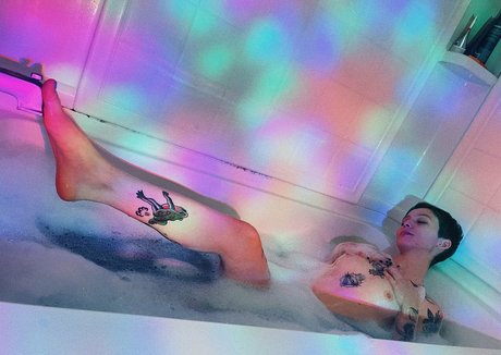 Nacktes geleaktes OnlyFans-Foto von Thatshortcutegirl