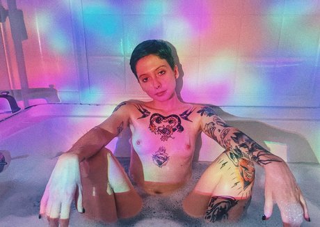 Nacktes geleaktes OnlyFans-Foto von Thatshortcutegirl