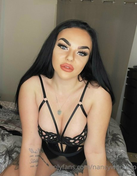 Nacktes geleaktes OnlyFans-Foto von Itsnancywoodfree