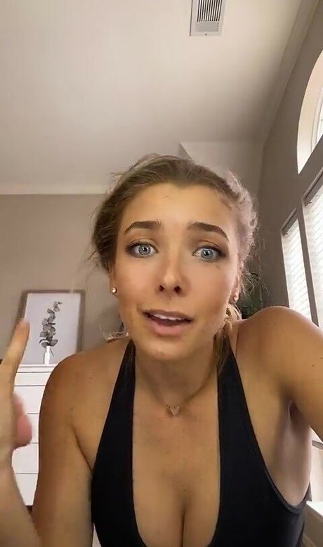Nacktes geleaktes OnlyFans-Foto von Maddie Henderson