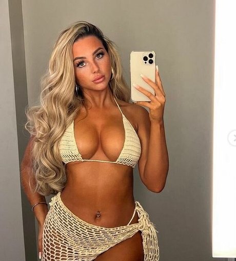 Nacktes geleaktes OnlyFans-Foto von Beth Amelia