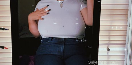 Nacktes geleaktes OnlyFans-Foto von Bigt1tties