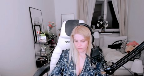 Nacktes geleaktes OnlyFans-Foto von Swebliss