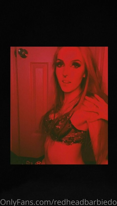Nacktes geleaktes OnlyFans-Foto von Redheadbarbiedoll