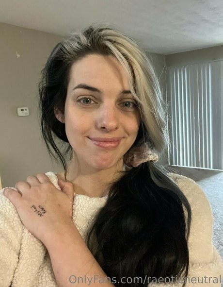 Nacktes geleaktes OnlyFans-Foto von Raeoticneutral