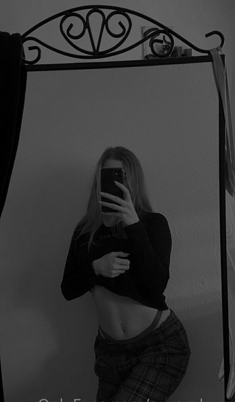 Nacktes geleaktes OnlyFans-Foto von Aurorakurz