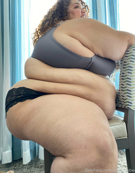 Nacktes geleaktes OnlyFans-Foto von Averyssbbw